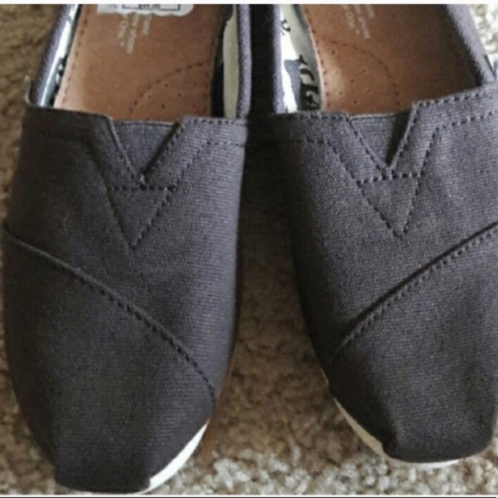 🆕 Tom’s Canvas Slip Ons